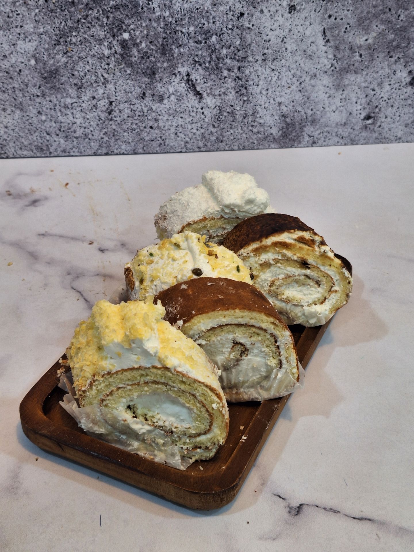 شیرینی خامه ایی رولت