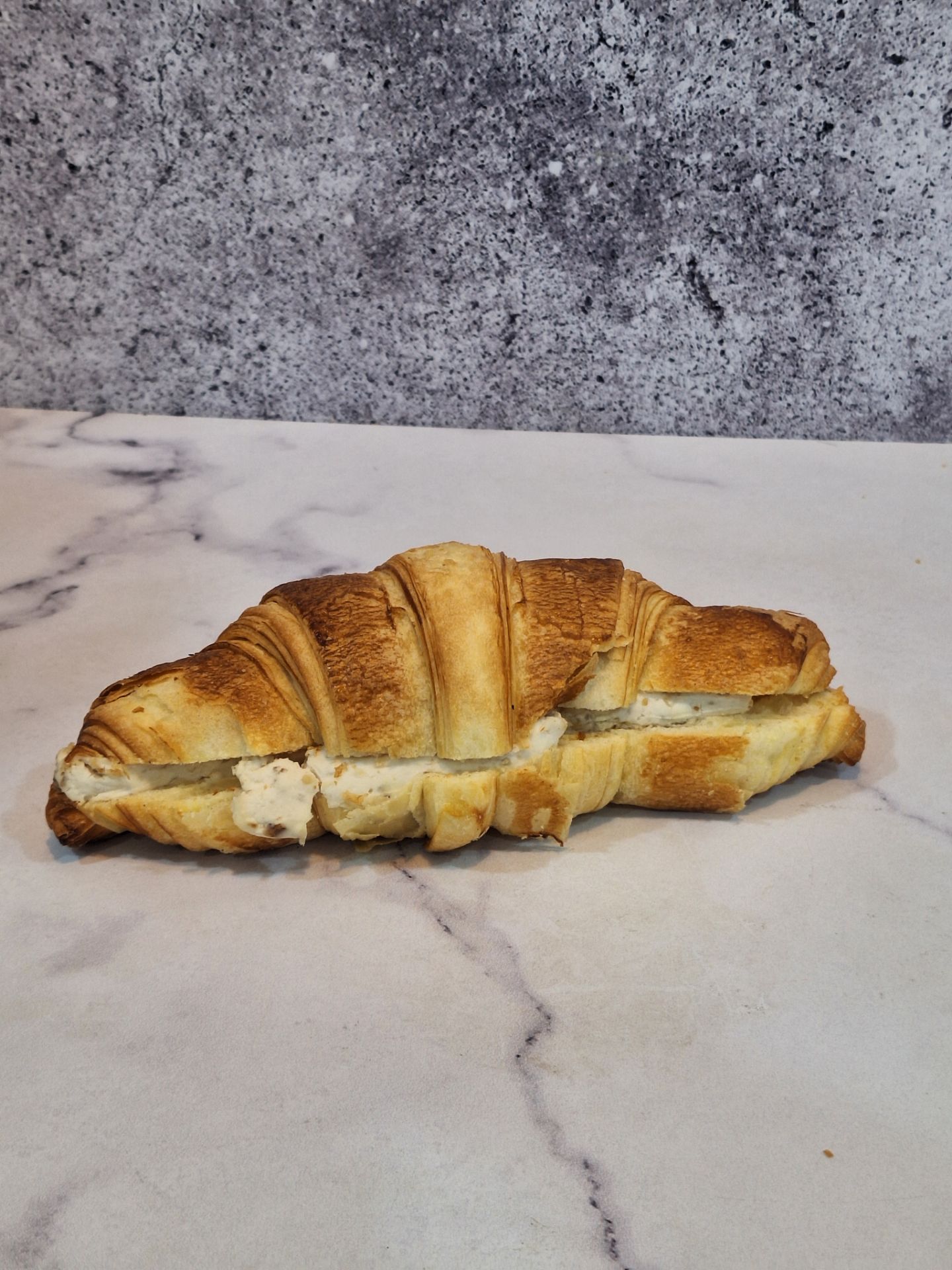 کروسان پنیر گردو